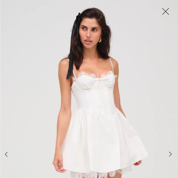 White Lace Corset shae Dress For Love and Lemons
Size Xs - Picture 4 of 5